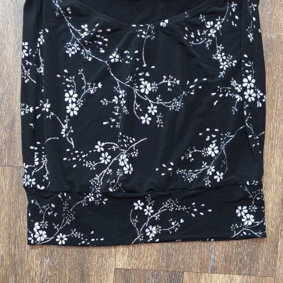 Chic Black Floral Backless Dress - Picture 5 of 10